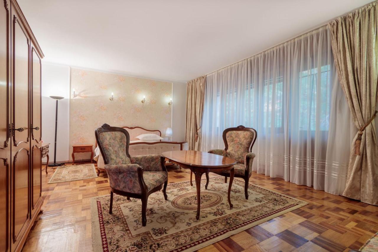 Pensiune Former Ceausescu's Crizantema